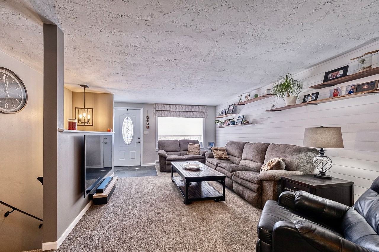 370 Beech Rd - Photo 2 of 31