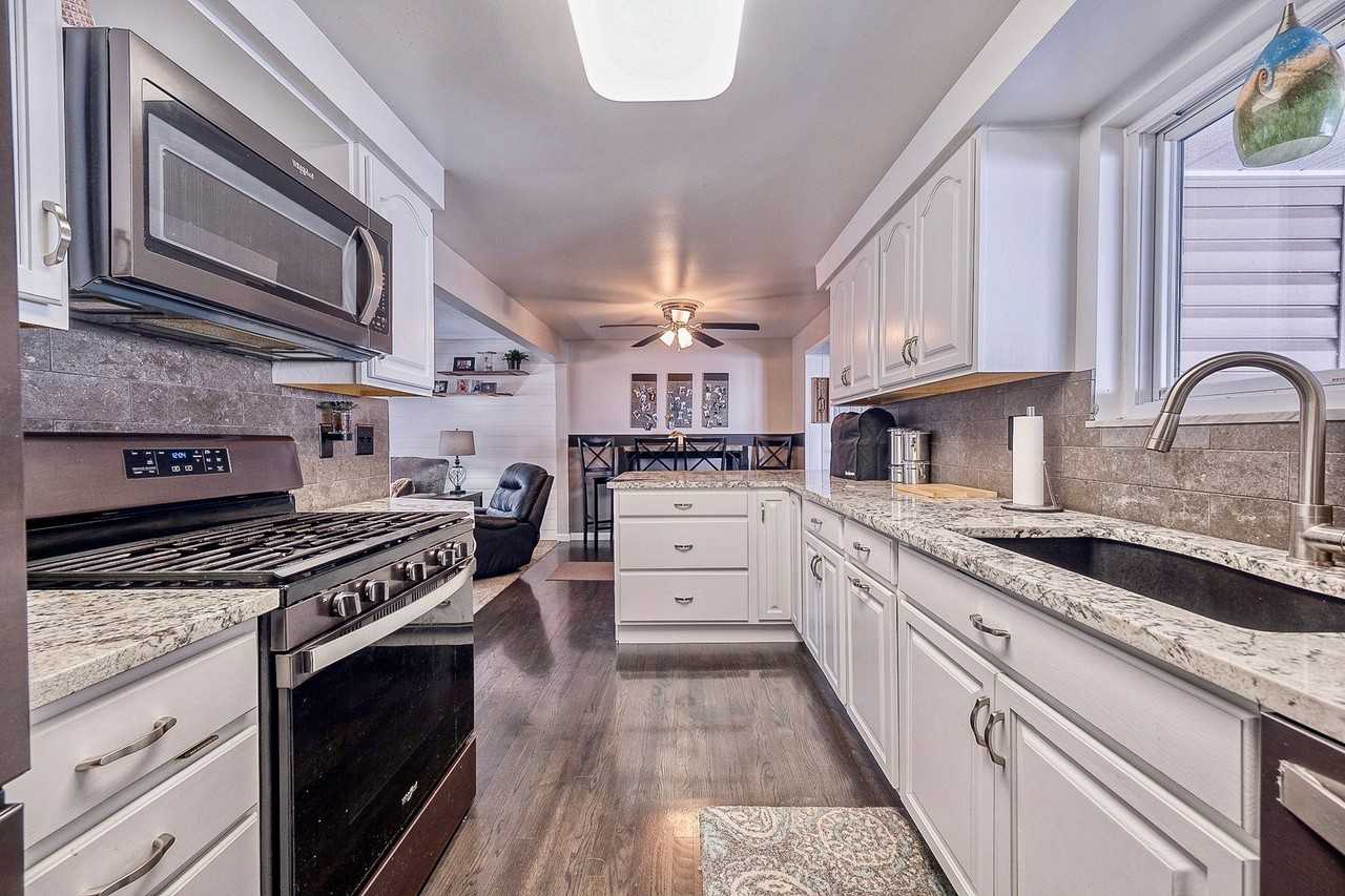 370 Beech Rd - Photo 3 of 31