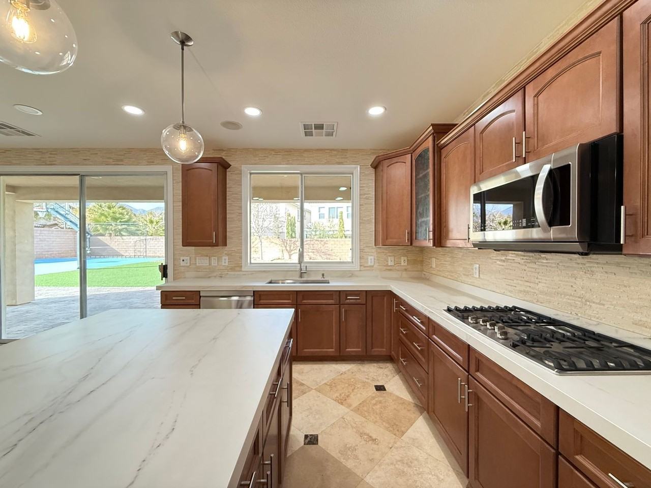 11758 Bradford Commons Dr - Photo 3 of 37