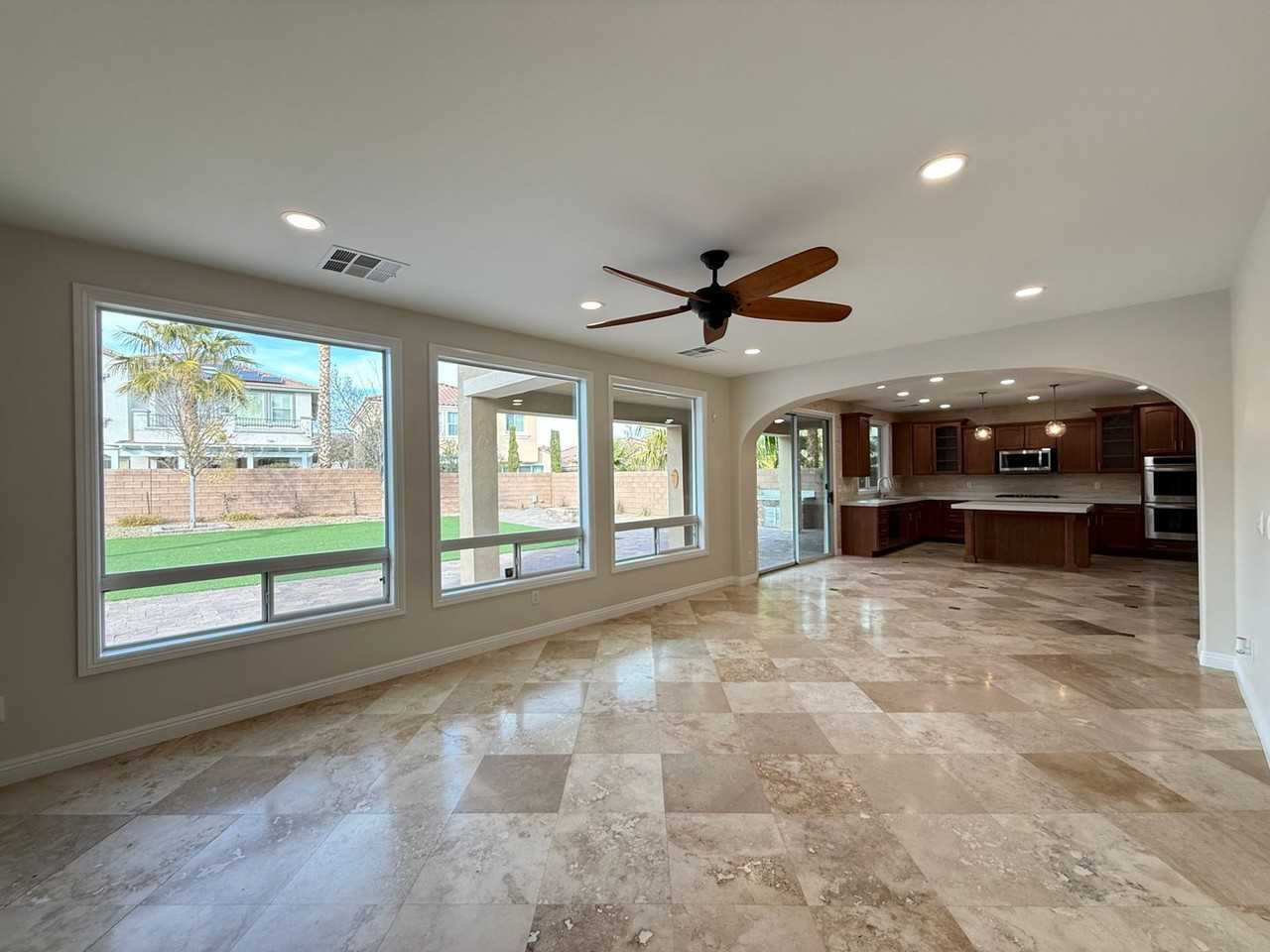 11758 Bradford Commons Dr - Photo 5 of 37