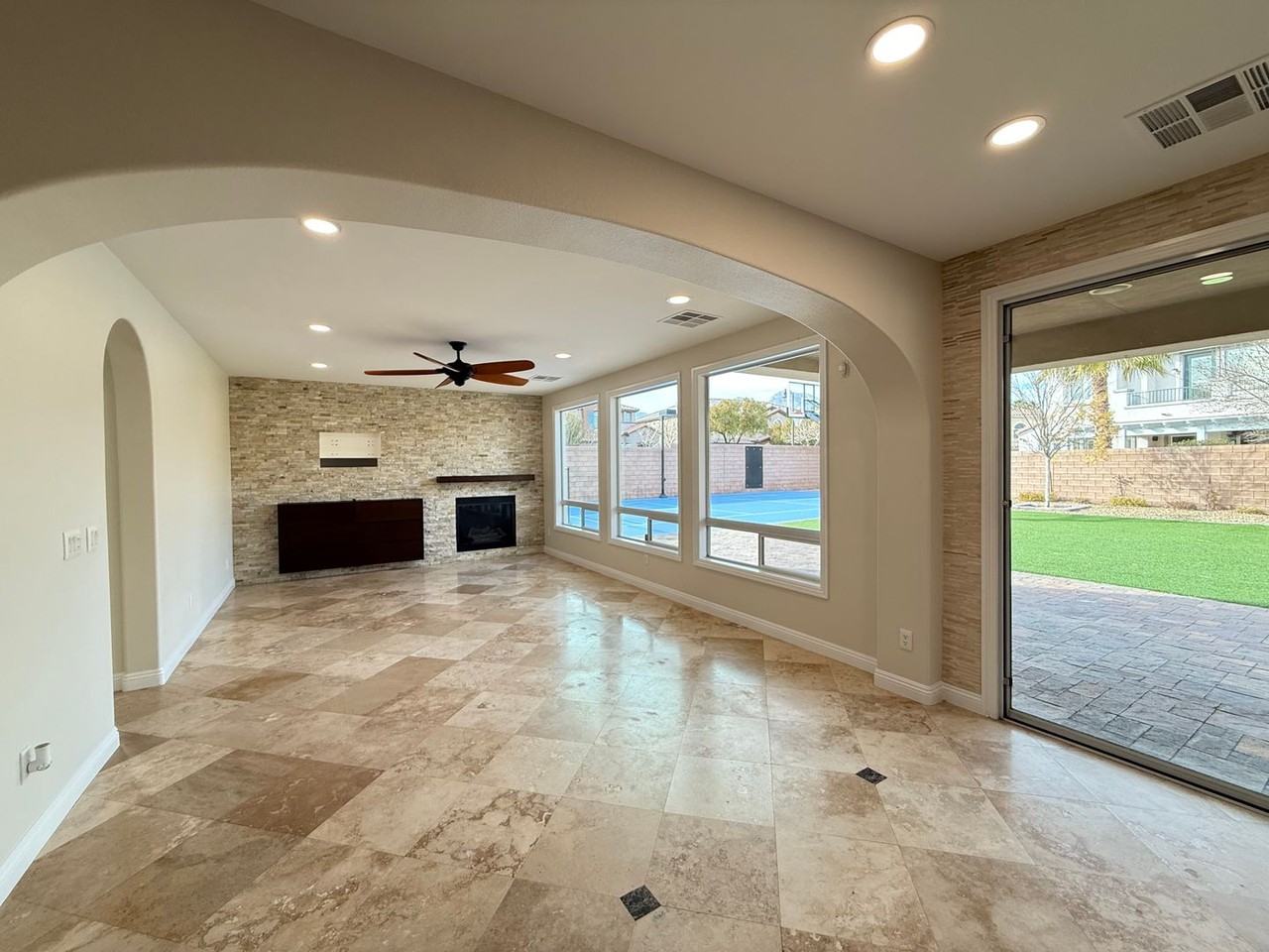 11758 Bradford Commons Dr - Photo 6 of 37