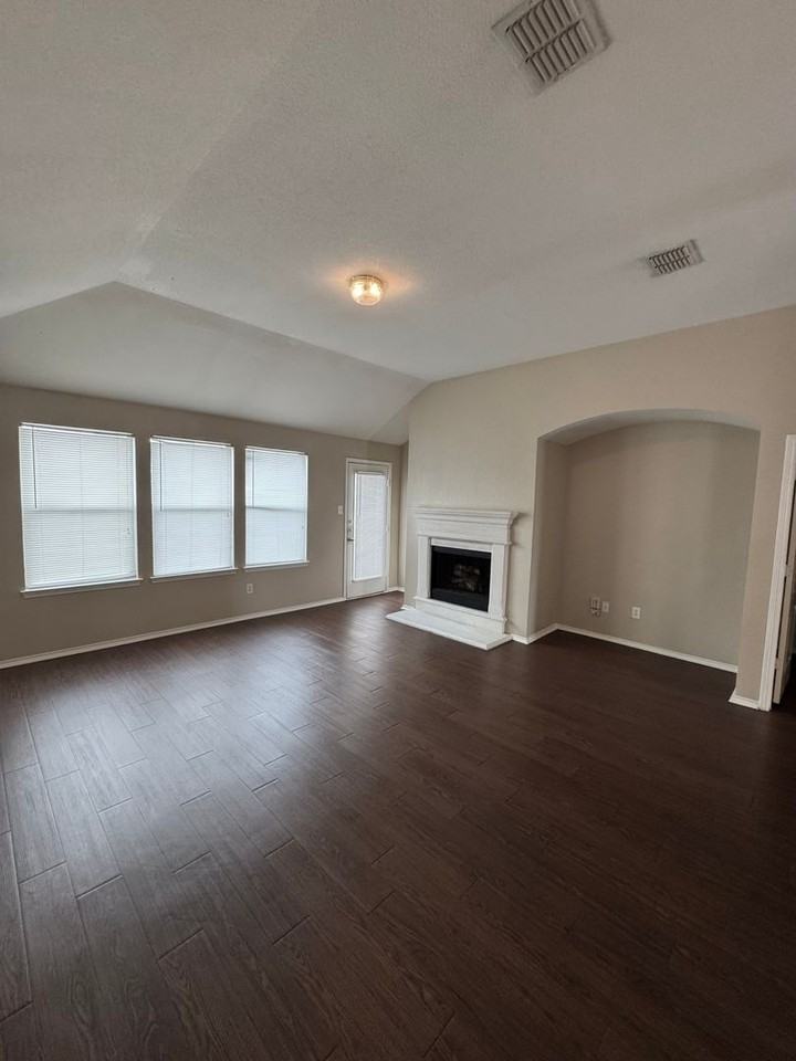 1801 Chapman Dr - Photo 2 of 11