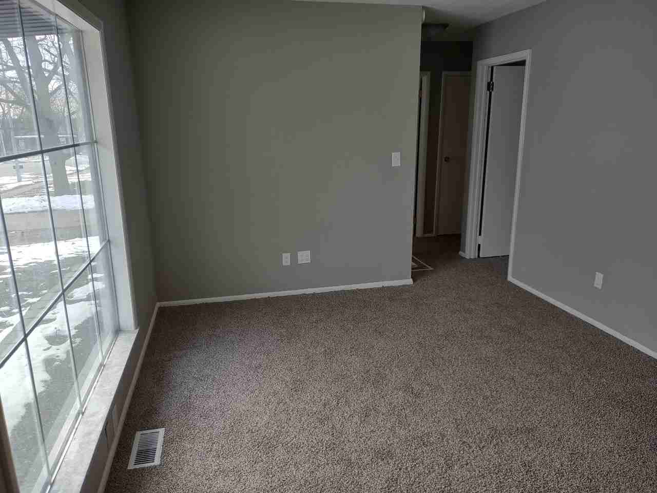 612 N Powahatan Dr - Photo 2 of 7