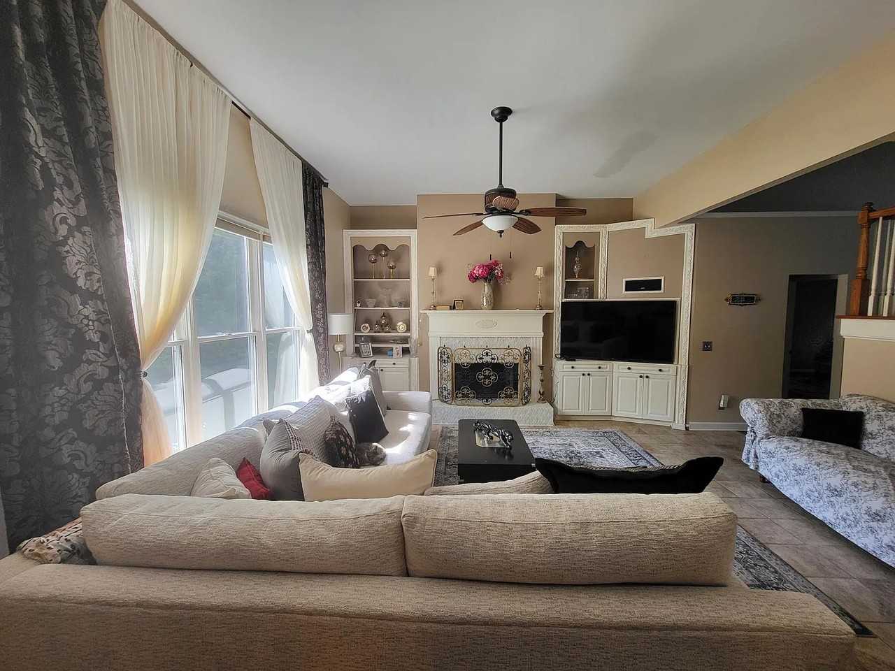 4240 Ashland Cir - Photo 2 of 26