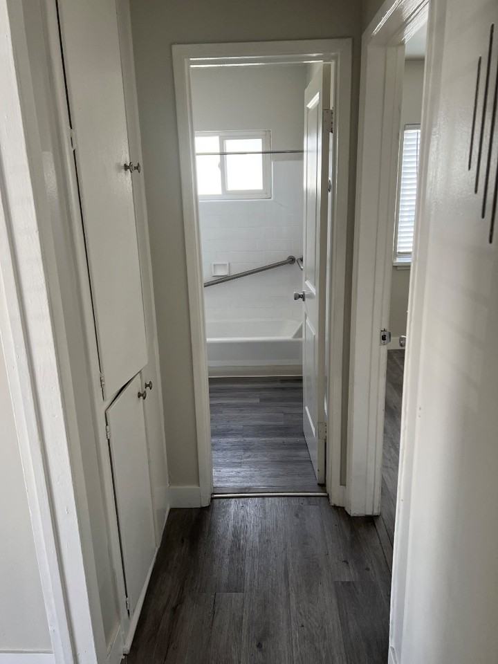 1232 W 94th St - Photo 4 of 10