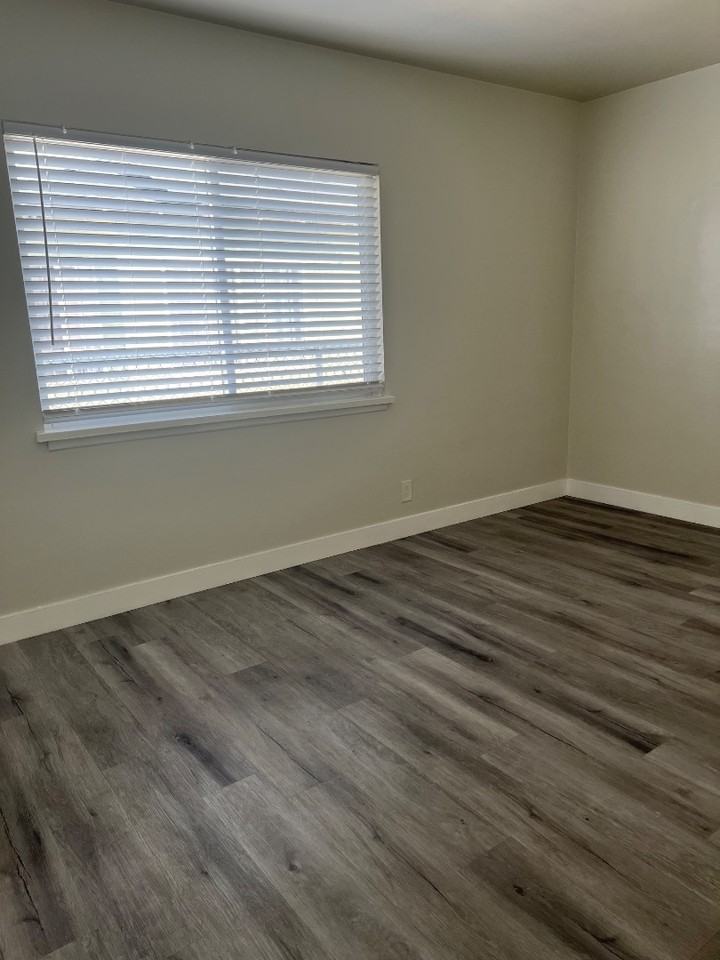 1232 W 94th St - Photo 6 of 10