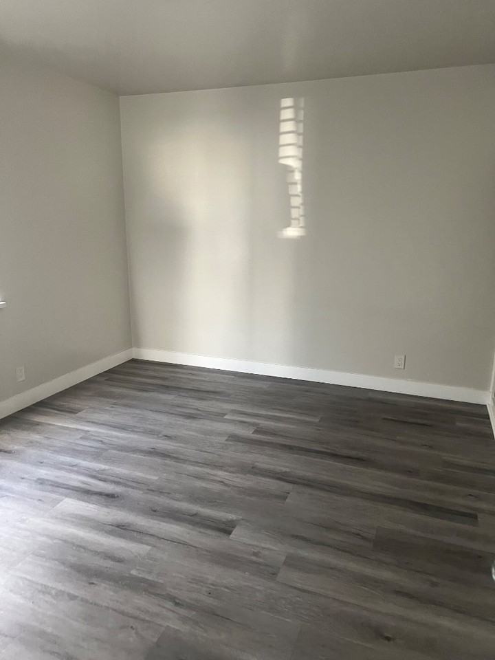 1232 W 94th St - Photo 7 of 10