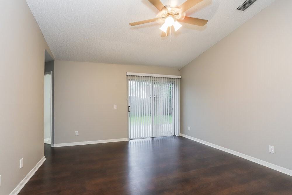 1006 Bloom Hill Ave - Photo 3 of 16