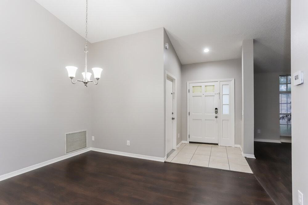 1006 Bloom Hill Ave - Photo 4 of 16