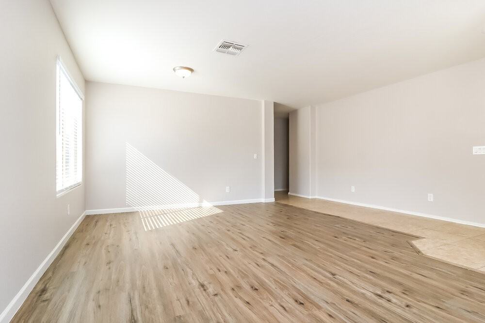 2112 W Burgess Ln - Photo 5 of 16