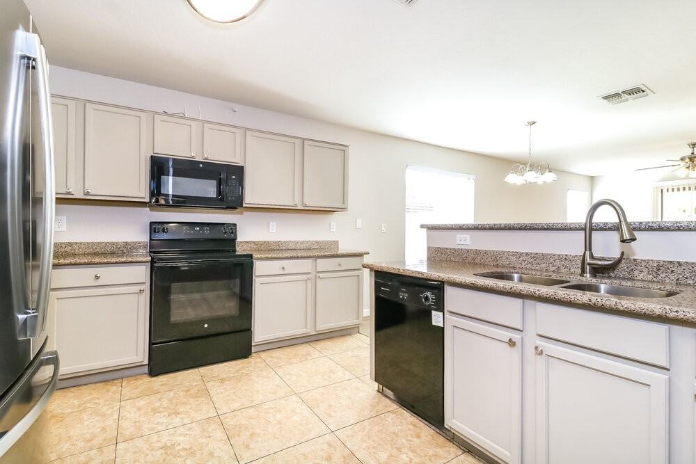 2112 W Burgess Ln - Photo 7 of 16