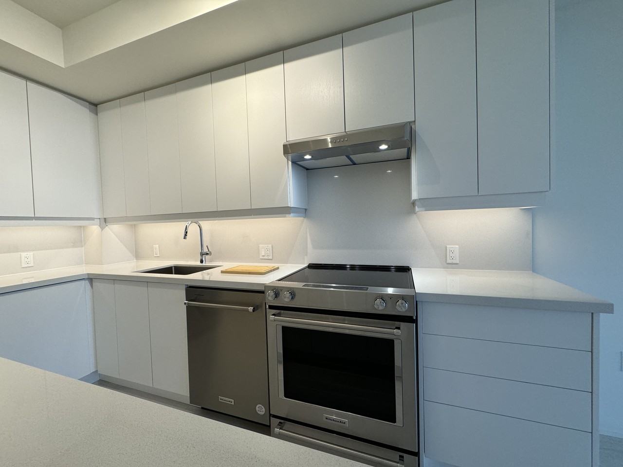 8900 Jane Street #528 - Photo 2 of 27