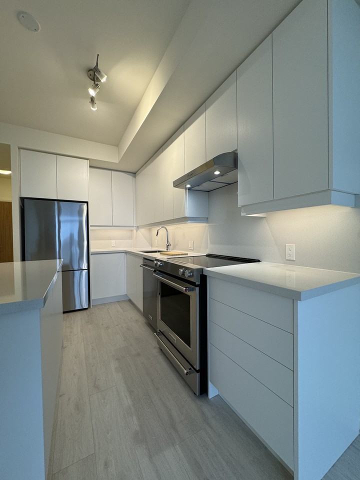 8900 Jane Street #528 - Photo 3 of 27