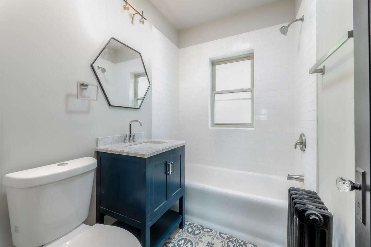 837 East 86th Street - Photo 3 of 7