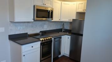 featured image of 640 W Wrightwood Ave #115