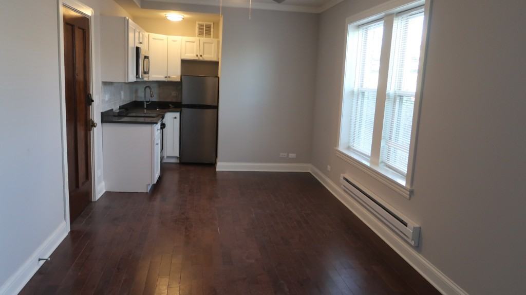 640 W Wrightwood Ave #115 - Photo 2 of 10