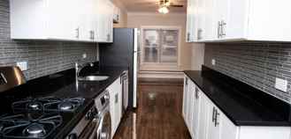 724 W Roscoe St - Photo 1 of 1