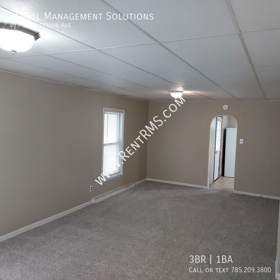 419 Ne Freeman Ave - Photo 3 of 30