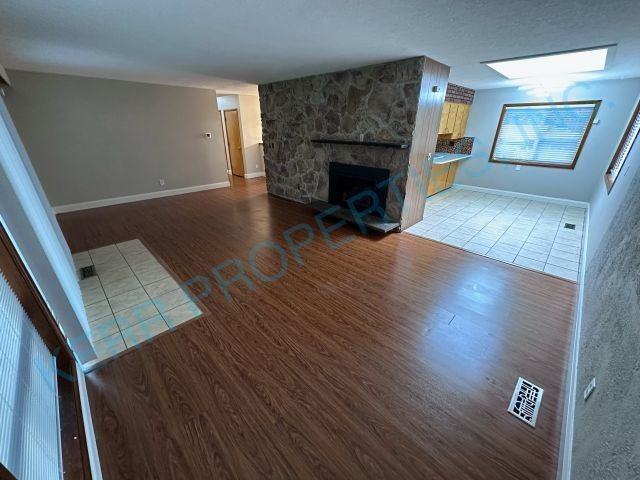 18906 Se Clinton St - Photo 3 of 26