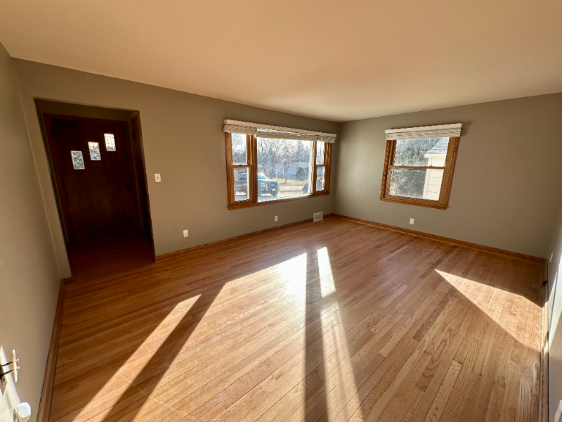 1065 S Bobolink Dr - Photo 5 of 20