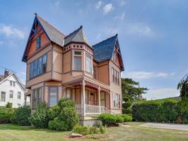 featured image of 956 Linden Ave