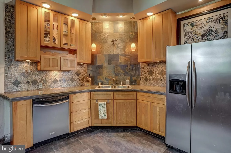 956 Linden Ave - Photo 4 of 18