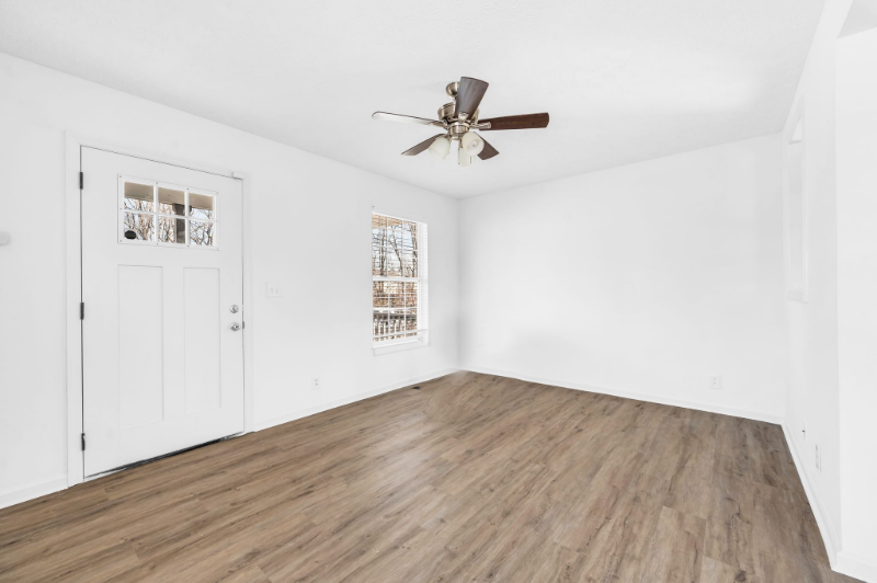 1633 10th Ave N - Photo 3 of 20