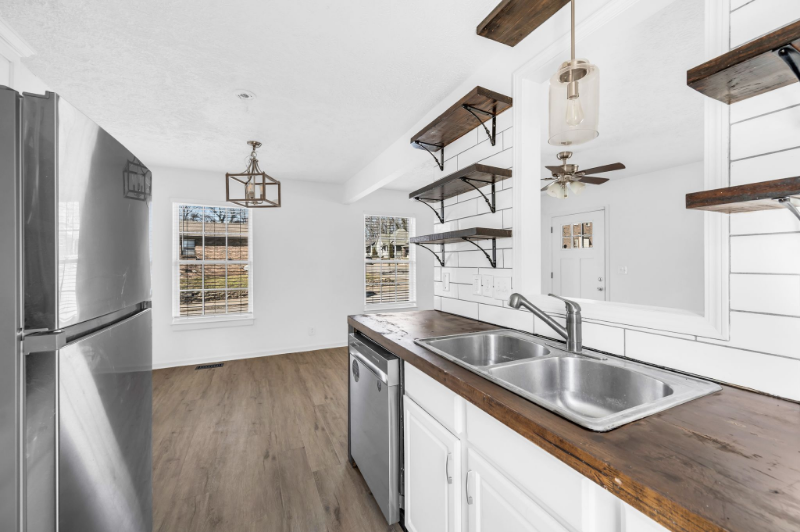 1633 10th Ave N - Photo 7 of 20