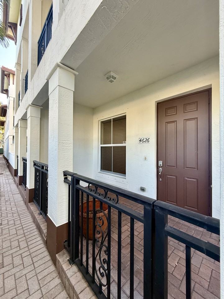 4626 Monarch Way - Photo 3 of 32