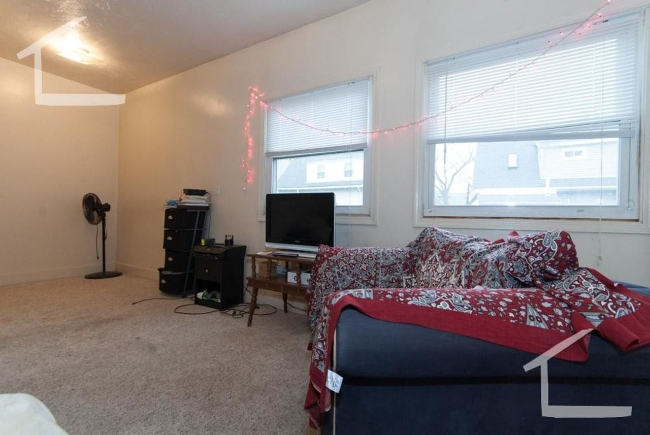 9 Ashford St - Photo 4 of 15