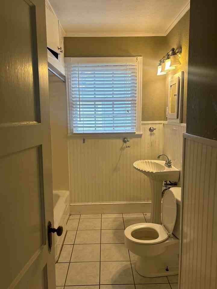 3827 Maryland Ave - Photo 2 of 9