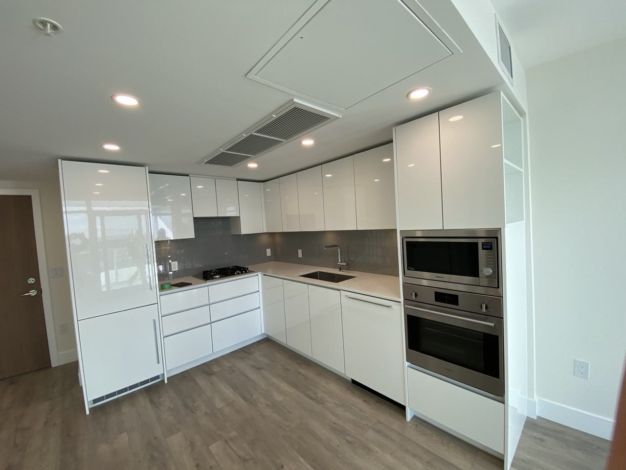 10428 Whalley Blvd - Photo 7 of 10