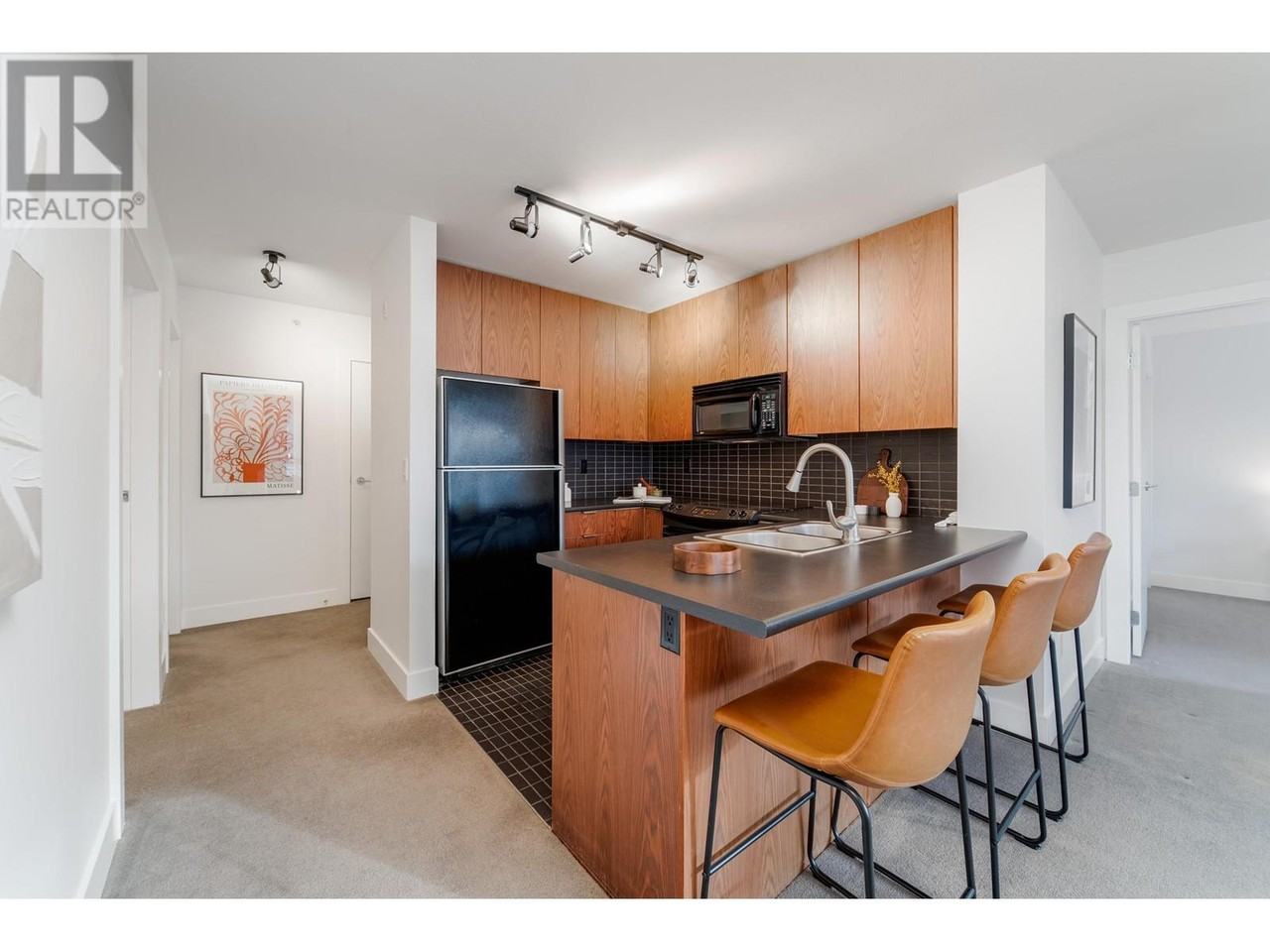 Burrard St & W Broadway #401 - Photo 2 of 26