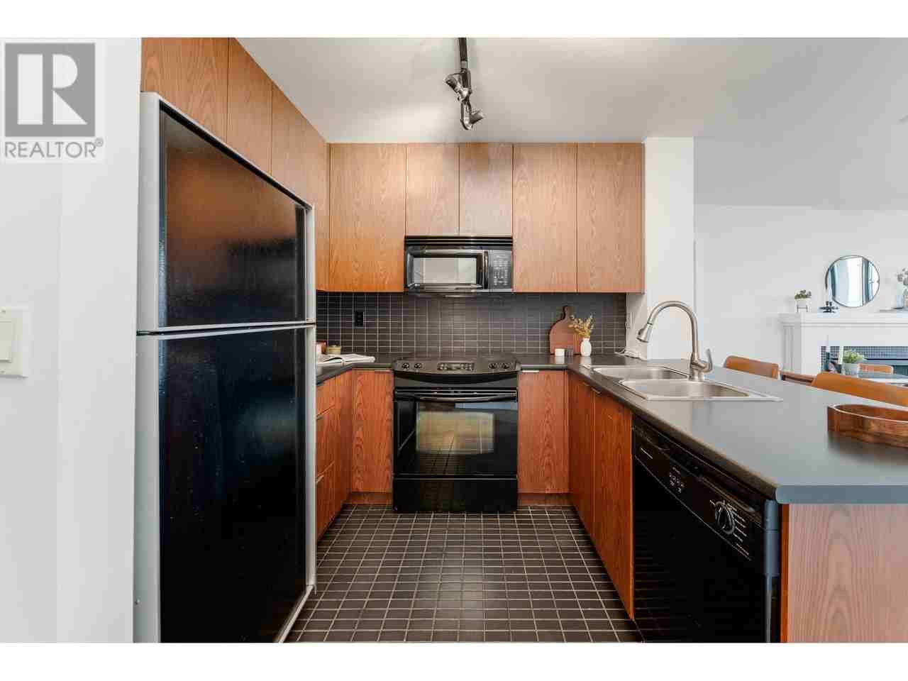 Burrard St & W Broadway #401 - Photo 3 of 26