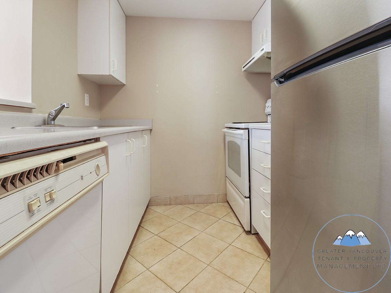 838 Agnes St - Photo 3 of 26