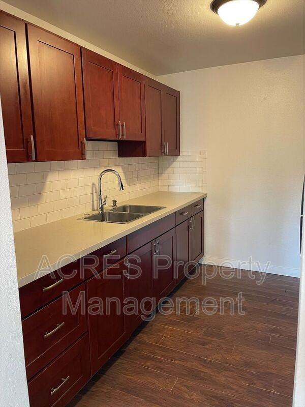 1108 B St Se #A - Photo 2 of 11