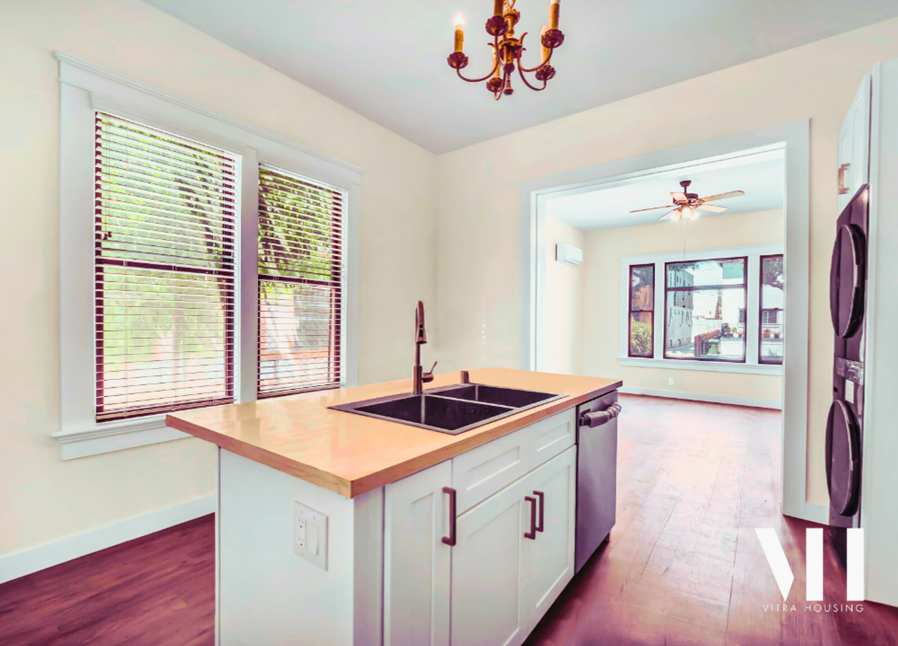 1142 W 25th Street House - Photo 7 of 19