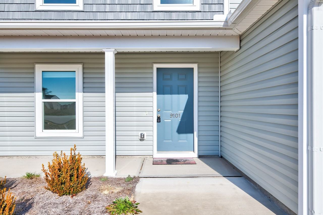 9101 Shallow Creek Trl - Photo 2 of 36