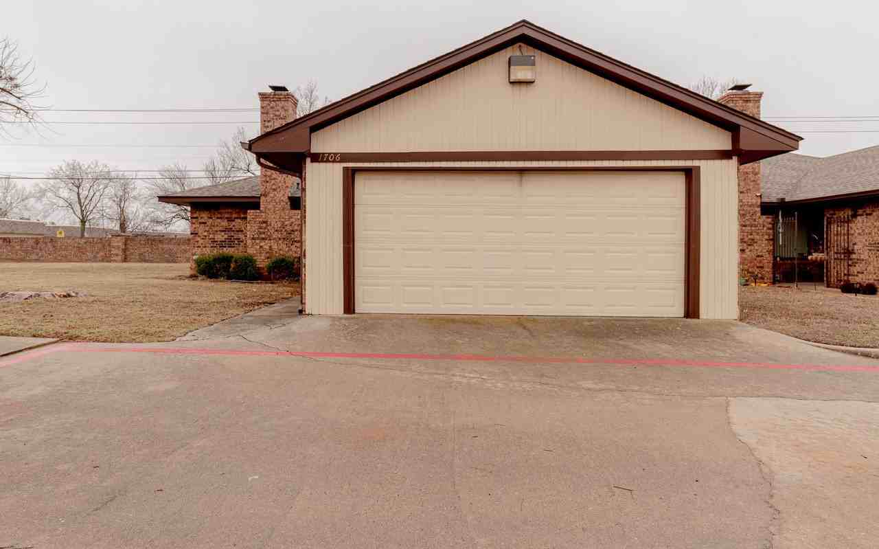 1706 Lionsgate Cir - Photo 2 of 41