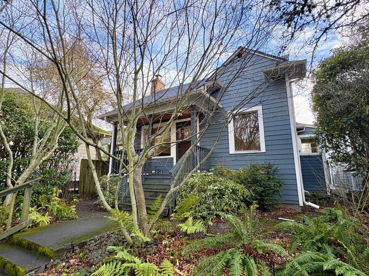 802 Ne Ravenna Blvd - Photo 2 of 16
