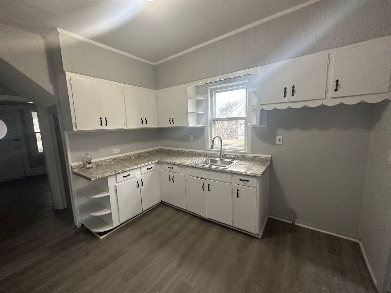 15914 Grovewood Ave - Photo 2 of 10