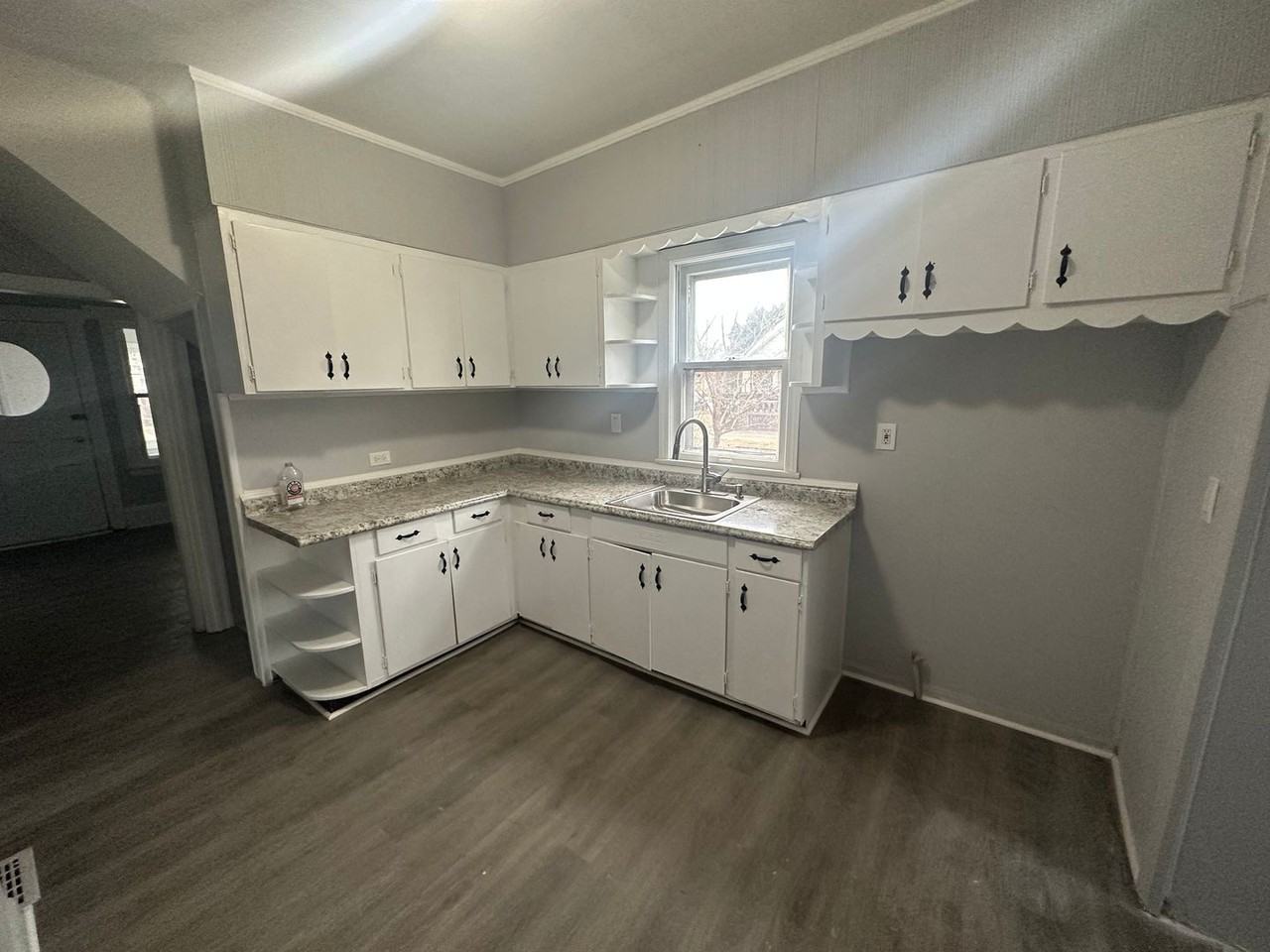 15914 Grovewood Ave - Photo 3 of 10