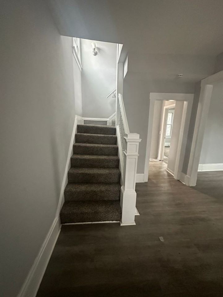 15914 Grovewood Ave - Photo 4 of 10