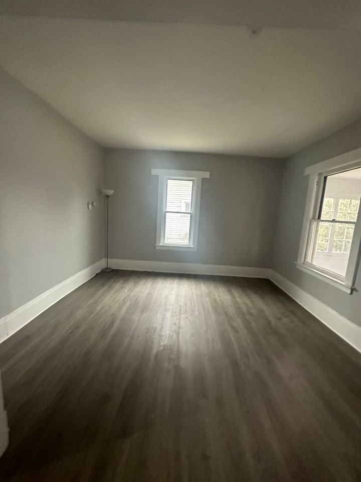 15914 Grovewood Ave - Photo 5 of 10