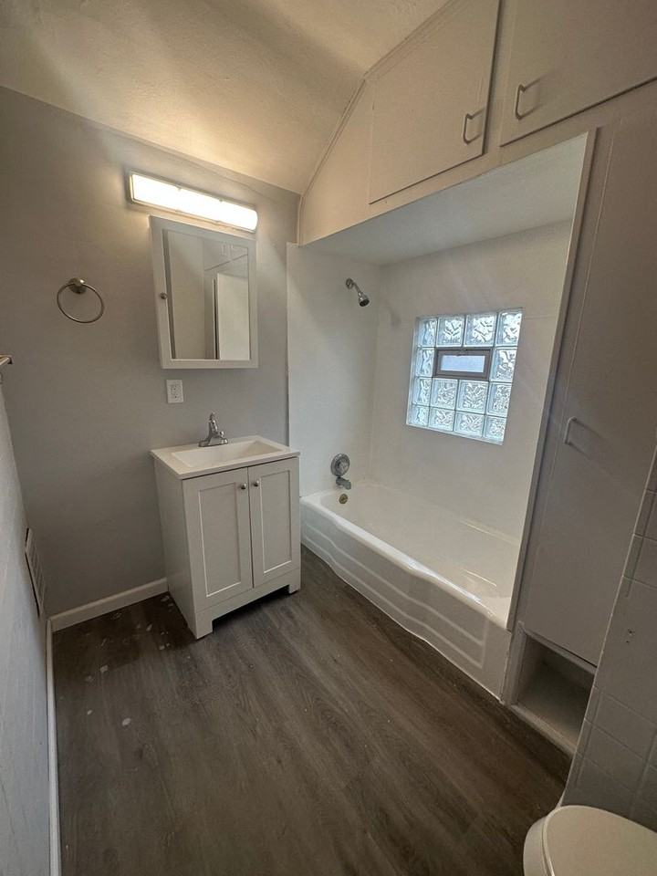 15914 Grovewood Ave - Photo 7 of 10