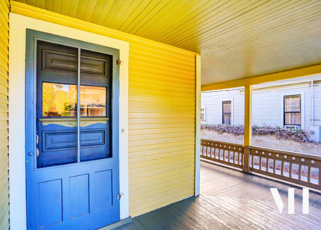 1032 W 22nd Street - Photo 3 of 17