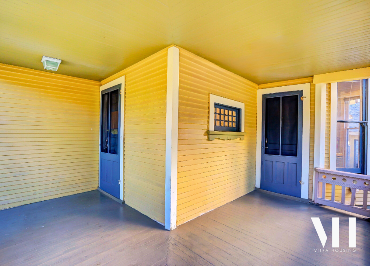 1032 W 22nd Street - Photo 4 of 17