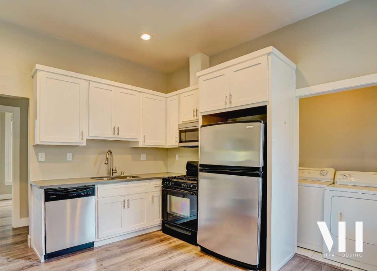 1032 W 22nd Street - Photo 6 of 17