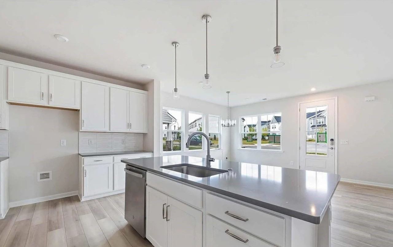 8911 Nettleton Ave - Photo 2 of 12