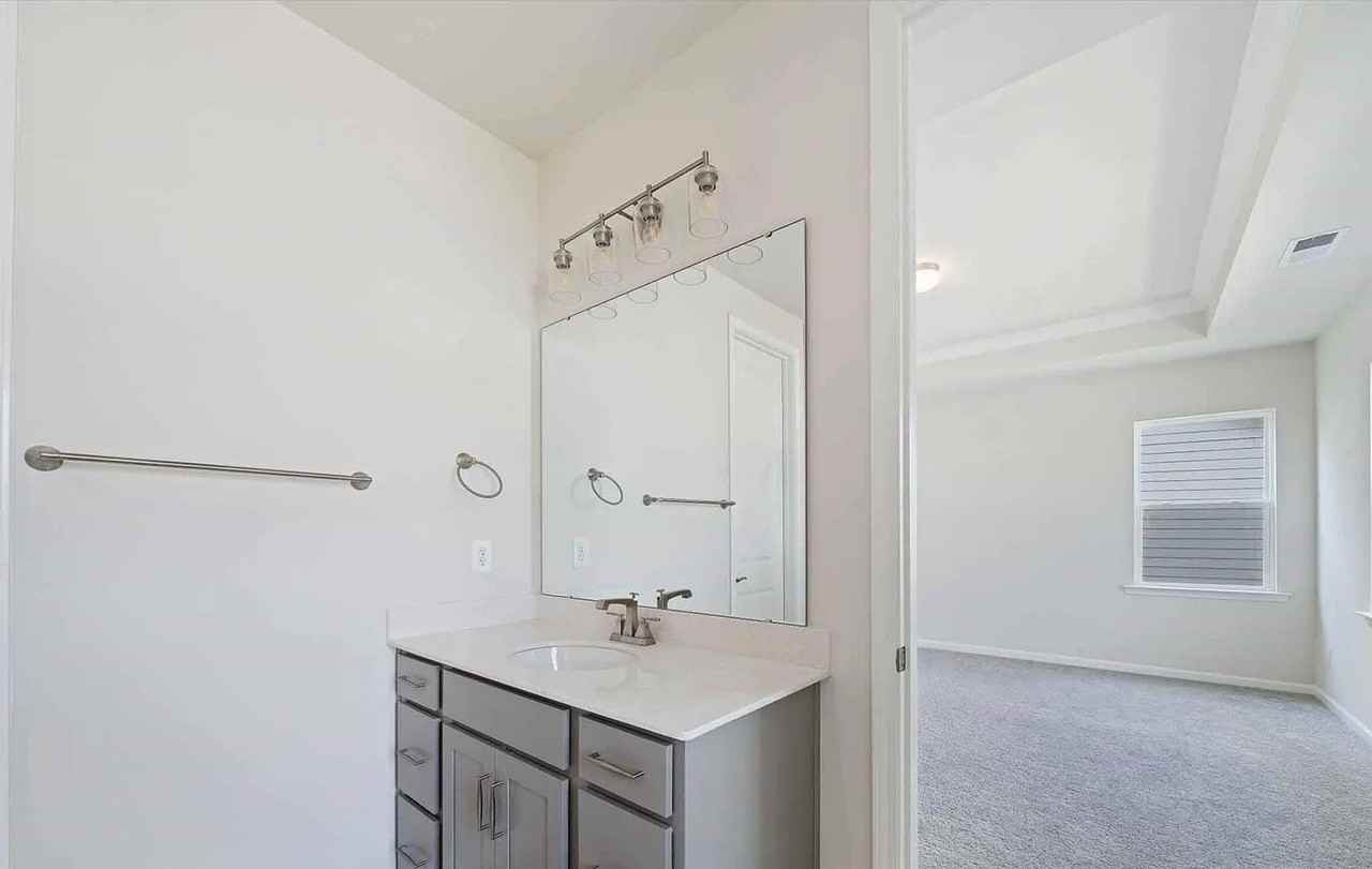 8911 Nettleton Ave - Photo 3 of 12